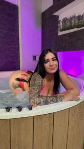 LissaBrown_ Wet night 💦🫧 slika 4