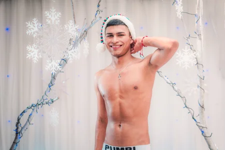Emiliano_Reyes sexy christmas Pic 3