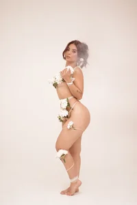 MelanieHudson_ Blooming Girl Pic