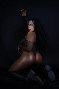CandyMartinez_ Lights, shadows and skin Pic 8