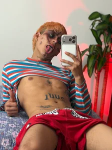 lukasstrong_のChuky horny 🔥の 3枚の写真