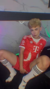 Saimonvelaのhot gay footballerの 3枚の写真