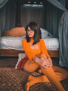 cutesarah_ sexy velma cosplay Bilde 2