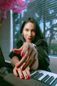 ArianaReynoldss I can be what ever you need! Pic 3