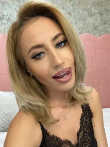 🔥 Hot blonde 🔥 od DeliaMArlow  5 snímek