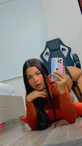 charlotte_250 Today I lift me wanting to fall in love Pic 3