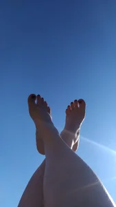 Alice_Sweetyyy: feet and sun ( фото)