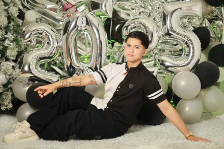 Niicky1_ Happy New Year 2025 ✨🎉🎊 Foto 7