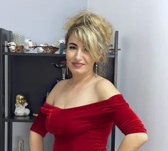 Cassandra_Hotty: Timeless Red ( фото)