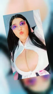 Yalitzasunda Sexy woman with big tits Pic