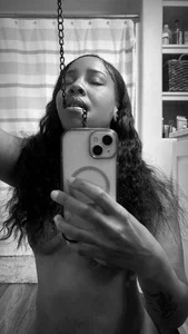 shetiny She little but nasty Pic 2