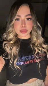 Public de Youmona_em  5 Imagens