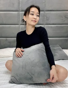 SaraXrayThe perfect body in a black bodysuit <3 Bild