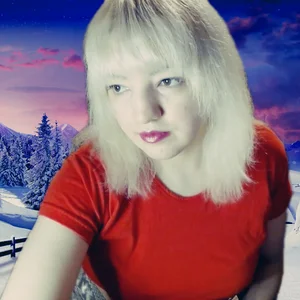 stefanyharper16 winter in red Hình 3