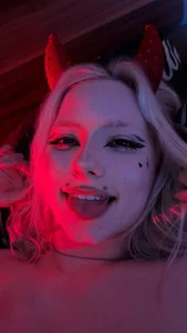PaleSuccubus Public Pic 4