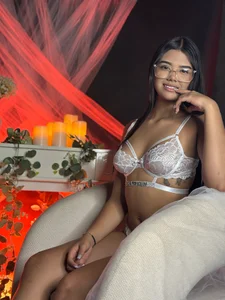 kimberly_montiel How do I look today? 🌸 Pic