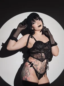 Lady_Roxane Just me 🖤 Pic 4