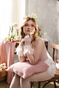 ElinaVale Public Pic 3