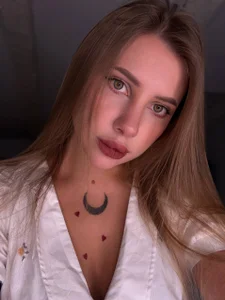 I love looking straight into someone's soul 💘 od sheislilith  3 snímek