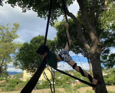 Cherry_boy_18 aerial dance Foto