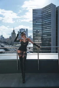 LinaKinky Sometimes a lot of interesting things happen on the roof Pic