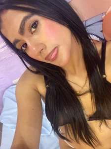 Holly_Watson_ ♥HollyHot♥  3টি ছবি