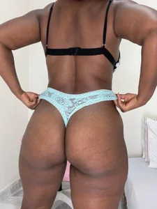 alexajhonson1012 Do you like the color of my skin? Bilde 6