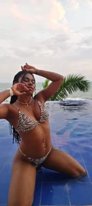 ChannelCox1 kullanıcısının Beach day 🌴 albümü -  3 fotoğraf