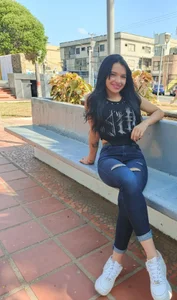 I am very happy in this place🥰💛💙❤️ de _shantal_smith  3 Imagens