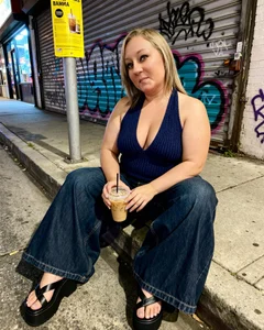 ThkGrlD Public Pic 6