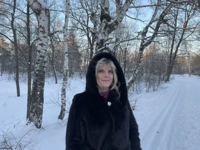 AliciaBlondes Winter Walk Gambar 3