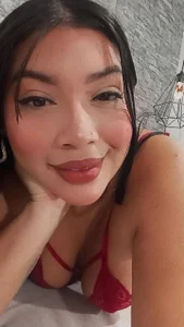 Sophia_Brunett Red day Immagine  2