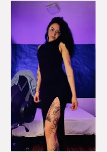 april_dumont your queen 사진 2