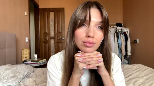 ArtieThoman love me টি ছবি