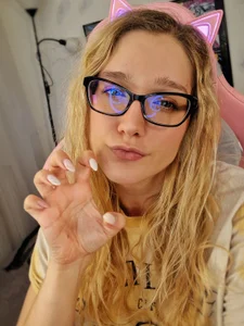 NicoleFaithHello图片 3