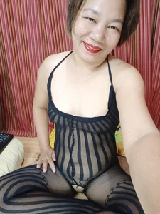 HotHornyClit4U Public Immagine 