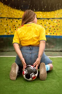 Melissa_AdamsxAnd you are in world football mode? Bild 4