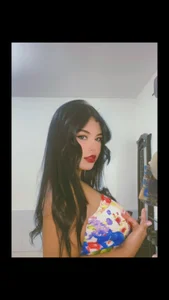 LORE_HOT1 Public Pic