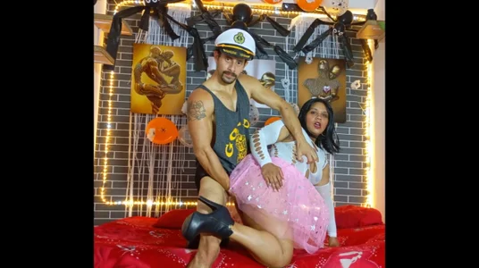 pareja sexy en Halloween 2025