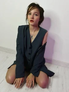 MichelleRoux Hold on tight, my fans!😉  3টি ছবি