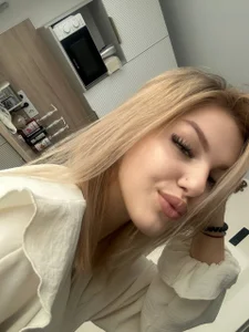 AkulinaGold Public Pic 4