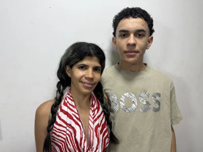 SexShowGngBng Gratis 2 Pic 8