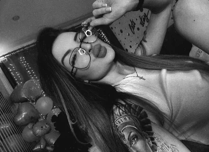 Annaa_Banana Public Pic 4