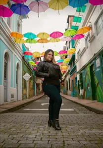 isabella_horney_: me 🍑💜 ( 3 фото)