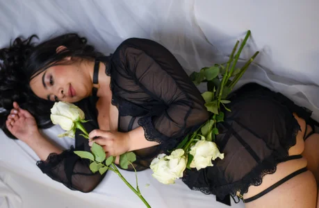 alisonnwalker2025 as delicate as a rose and as sensual as its scent Immagine  5