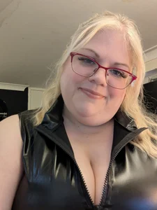 Kinkyhousewife83 Public Pic 8