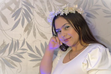 HAPPY 🤍 od janecullen  3 snímek