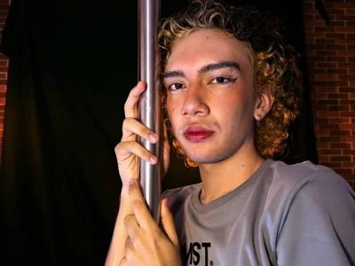 AustinReed17 Public  3. fénykép