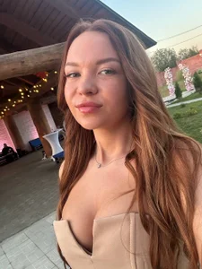 YvonneStrause Public Poză 2