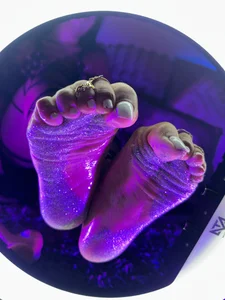 BriaConner_ Shiny feet 😁 Immagine  3